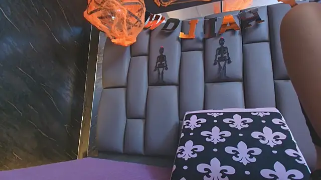 kissme luna online show from October 21, 2025, 7:13 pm