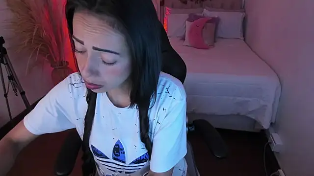 Snapshot of Mariam_Lopez__ chatting on November 23, 2025, 2:32 am Mariam Lopez online show from November 23, 2025, 2:32 am