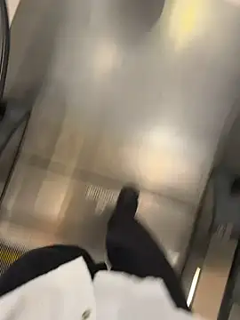 gooodboiii online show from September 26, 2025, 1:51 pm