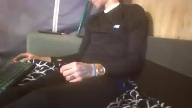 Snapshot of Sillycatfish chatting on November 19, 2025, 5:40 am Sillycatfish online show from November 19, 2025, 5:40 am