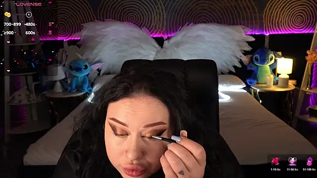 SerahMirabeli online show from November 18, 2025, 8:12 pm