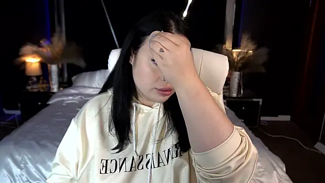 SerahMirabeli online show from December 3, 2025, 8:08 pm