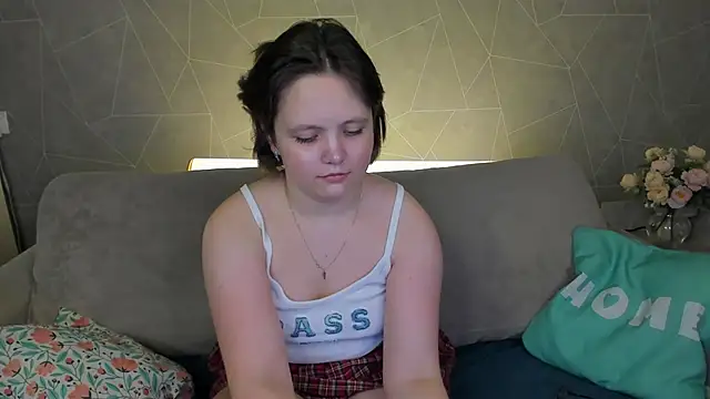 Mila  Cutee online show from November 9, 2025, 8:29 am