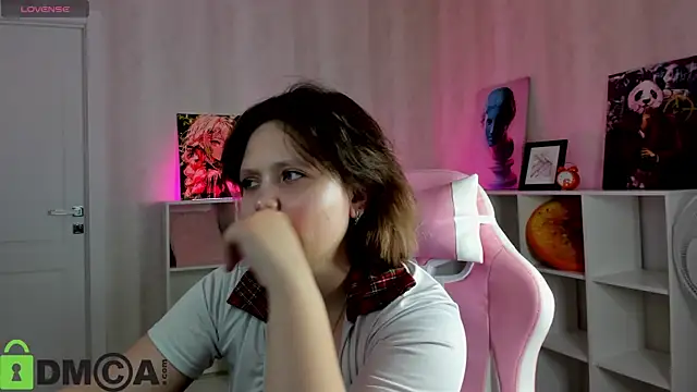 Mila  Cutee online show from December 4, 2025, 9:30 am