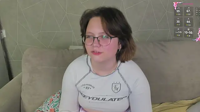 Mila  Cutee online show from November 11, 2025, 8:53 am