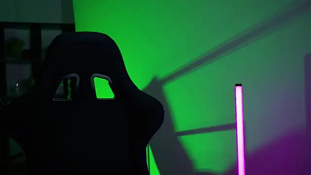 Snapshot of FlexyFox chatting on January 6, 2026, 2:54 pm FlexyFox online show from January 6, 2026, 2:54 pm