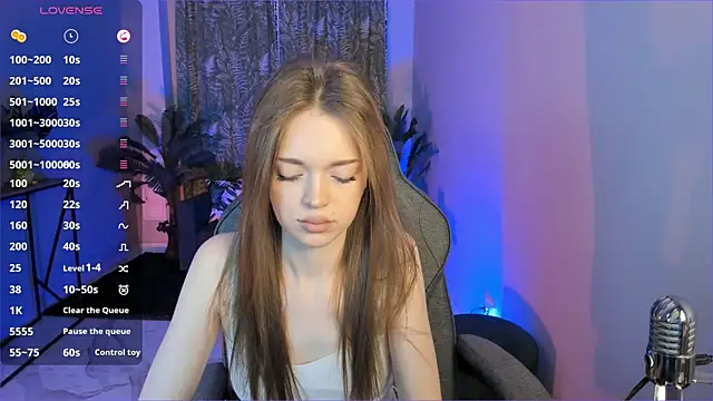 Snapshot of FlexyFox chatting on December 19, 2025, 9:33 am FlexyFox online show from December 19, 2025, 9:33 am