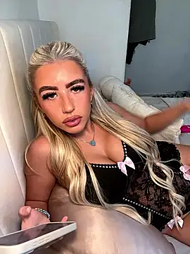 Snapshot of BlondeBetty chatting on January 16, 2026, 11:36 am BlondeBetty online show from January 16, 2026, 11:36 am