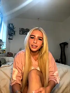 BlondeBetty online show from September 25, 2025, 4:35 pm