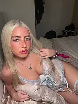 Snapshot of BlondeBetty chatting on February 24, 2026, 8:42 pm BlondeBetty online show from February 24, 2026, 8:42 pm