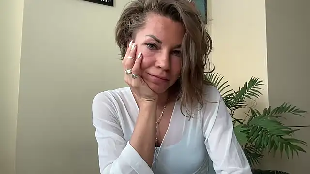 Snapshot of Norielii chatting on July 5, 2026, 9:38 am Norielii online show from July 5, 2026, 9:38 am
