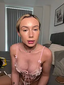 SexySaraxxoo online show from February 11, 2026, 3:12 pm