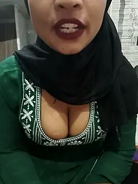 Itz Mayra  online show from November 22, 2025, 9:02 pm