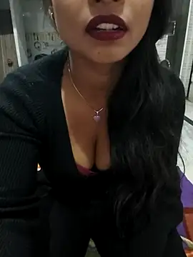 Itz Mayra  online show from November 15, 2025, 6:12 pm