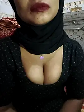 Itz Mayra  online show from November 26, 2025, 9:04 pm