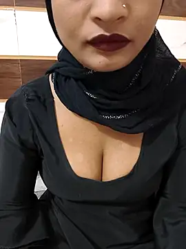 Itz Mayra  online show from November 2, 2025, 7:02 am