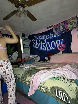 Snapshot of shortywidaphatty chatting on December 17, 2025, 1:38 pm shortywidaphatty online show from December 17, 2025, 1:38 pm