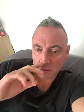 Marronglace1 online show from December 17, 2025, 12:43 pm