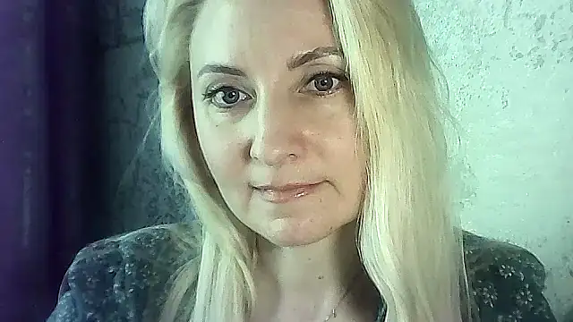 Snapshot of Feriinaa chatting on July 13, 2026, 9:52 am Feriinaa online show from July 13, 2026, 9:52 am
