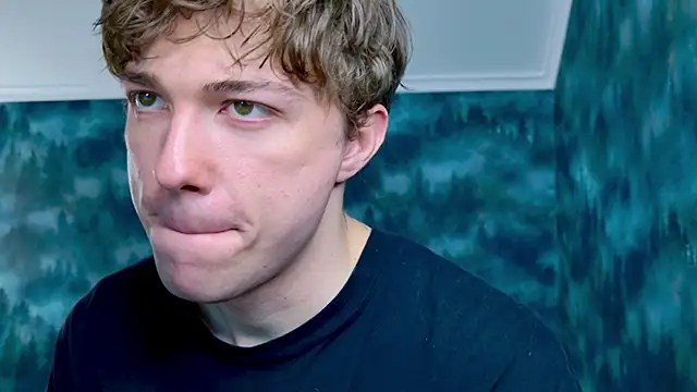 Snapshot of MarkShot_ chatting on October 26, 2025, 5:13 pm MarkShot online show from October 26, 2025, 5:13 pm