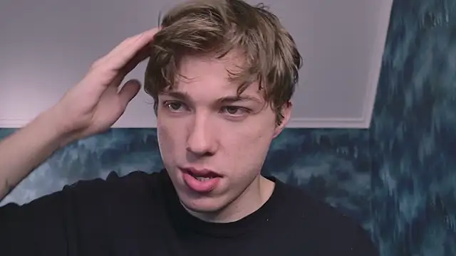 Snapshot of MarkShot_ chatting on November 2, 2025, 5:29 pm MarkShot online show from November 2, 2025, 5:29 pm