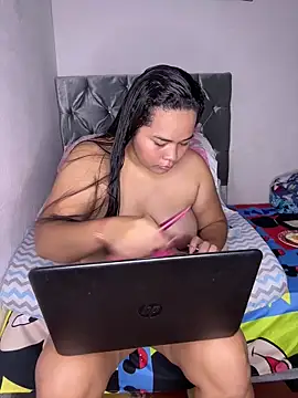 Yasmine  Hayat online show from April 11, 2026, 2:21 pm