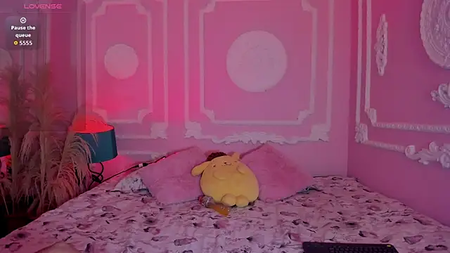 Snapshot of EmilyBorch chatting on November 3, 2025, 12:42 pm EmilyBorch online show from November 3, 2025, 12:42 pm