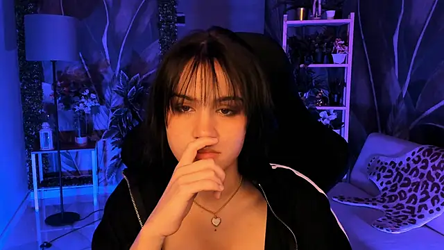 MonicaFarmer online show from November 11, 2025, 5:41 pm