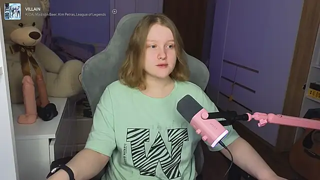 Snapshot of OliviaBlade chatting on November 1, 2025, 1:49 pm OliviaBlade online show from November 1, 2025, 1:49 pm