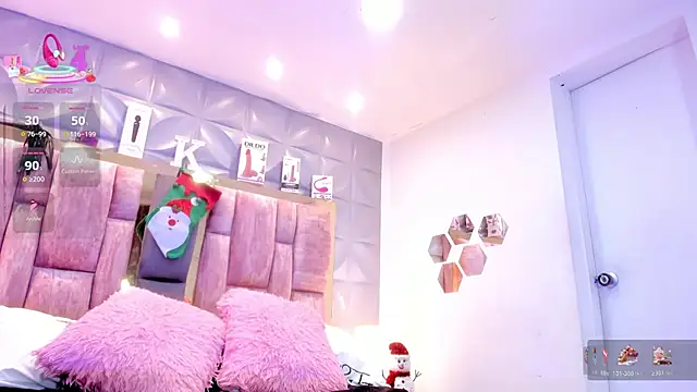 Charlotte Landry   online show from December 3, 2025, 4:06 pm