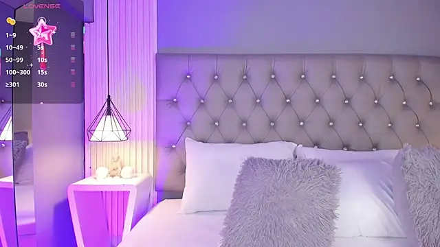 LunaBloomn online show from February 25, 2026, 5:02 pm