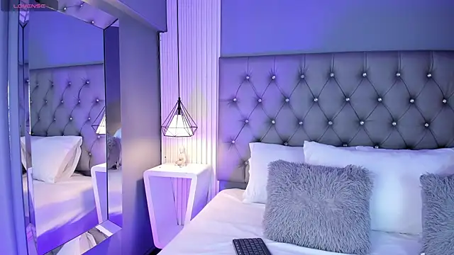 LunaBloomn online show from January 10, 2026, 5:08 pm