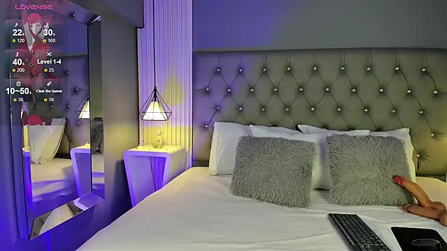 LunaBloomn online show from November 29, 2025, 5:13 pm