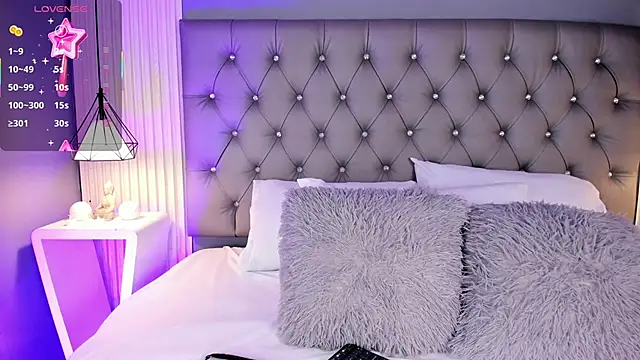 LunaBloomn online show from March 10, 2026, 5:06 pm