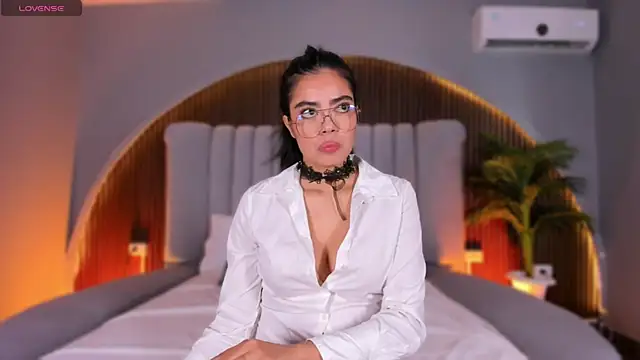 Isabellax21 online show from February 18, 2026, 4:10 am