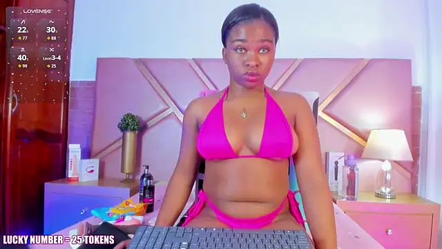 Snapshot of SophieSinclair chatting on November 10, 2025, 12:54 pm SophieSinclair online show from November 10, 2025, 12:54 pm