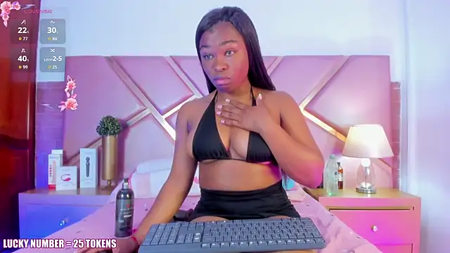 Snapshot of SophieSinclair chatting on October 23, 2025, 12:59 pm SophieSinclair online show from October 23, 2025, 12:59 pm