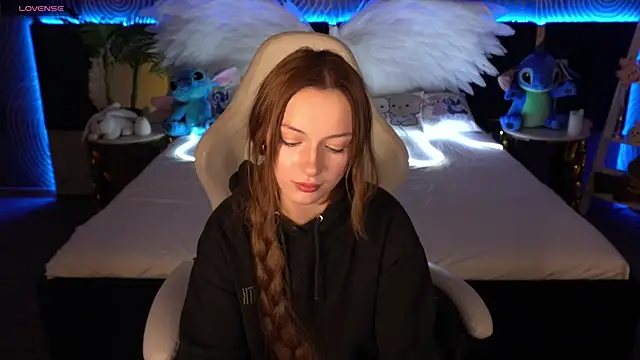 FoxyMayy online show from October 27, 2025, 2:07 pm