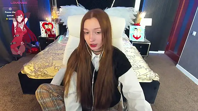 FoxyMayy online show from April 6, 2026, 1:12 pm