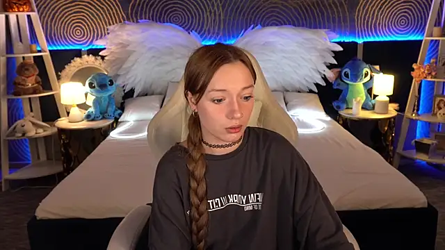 FoxyMayy online show from November 5, 2025, 1:47 pm