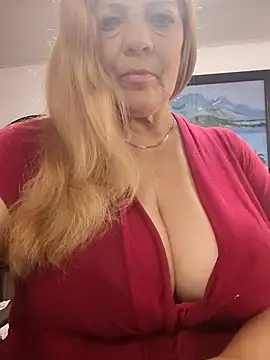 Casandra Cruz online show from October 16, 2025, 1:52 pm
