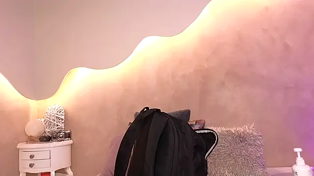 Kloee 12 online show from November 5, 2025, 7:28 pm