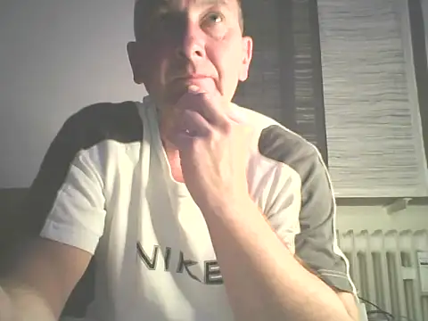 Snapshot of niezlomny75 chatting on September 16, 2025, 7:04 pm niezlomny75 online show from September 16, 2025, 7:04 pm