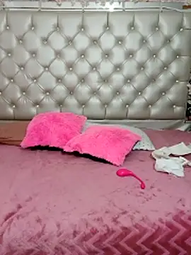 Snapshot of ZARAY_1118 chatting on November 26, 2025, 8:53 pm ZARAY 1118 online show from November 26, 2025, 8:53 pm