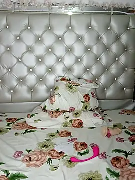 Snapshot of ZARAY_1118 chatting on November 20, 2025, 9:36 pm ZARAY 1118 online show from November 20, 2025, 9:36 pm