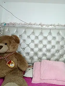 Snapshot of ZARAY_1118 chatting on November 6, 2025, 8:57 pm ZARAY 1118 online show from November 6, 2025, 8:57 pm