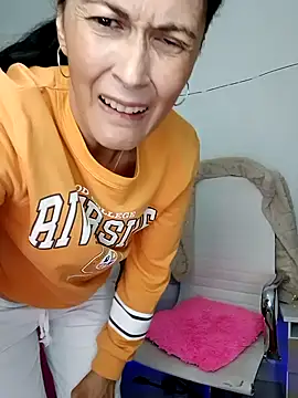 Snapshot of ZARAY_1118 chatting on October 22, 2025, 10:52 pm ZARAY 1118 online show from October 22, 2025, 10:52 pm