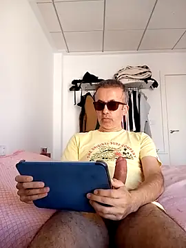 EmilioTaladdro online show from May 11, 2026, 8:38 am