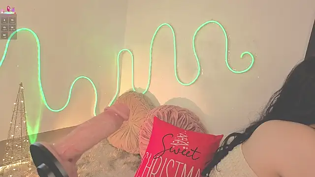 ashlynnlowe  online show from December 14, 2025, 7:08 pm