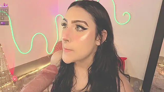 ashlynnlowe  online show from December 20, 2025, 7:17 pm